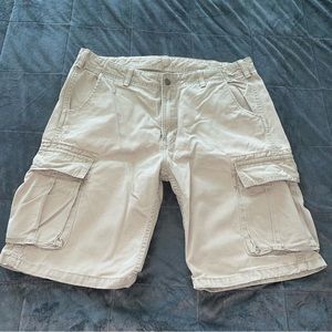 Men’s Levi’s Cargo Short size 34